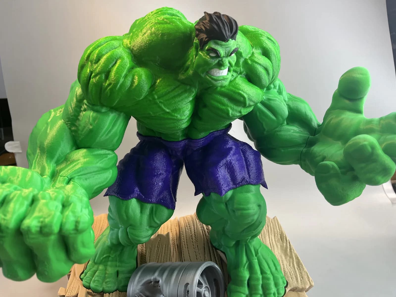 Estatueta Gigante Verde com Halteres Impressão 3D