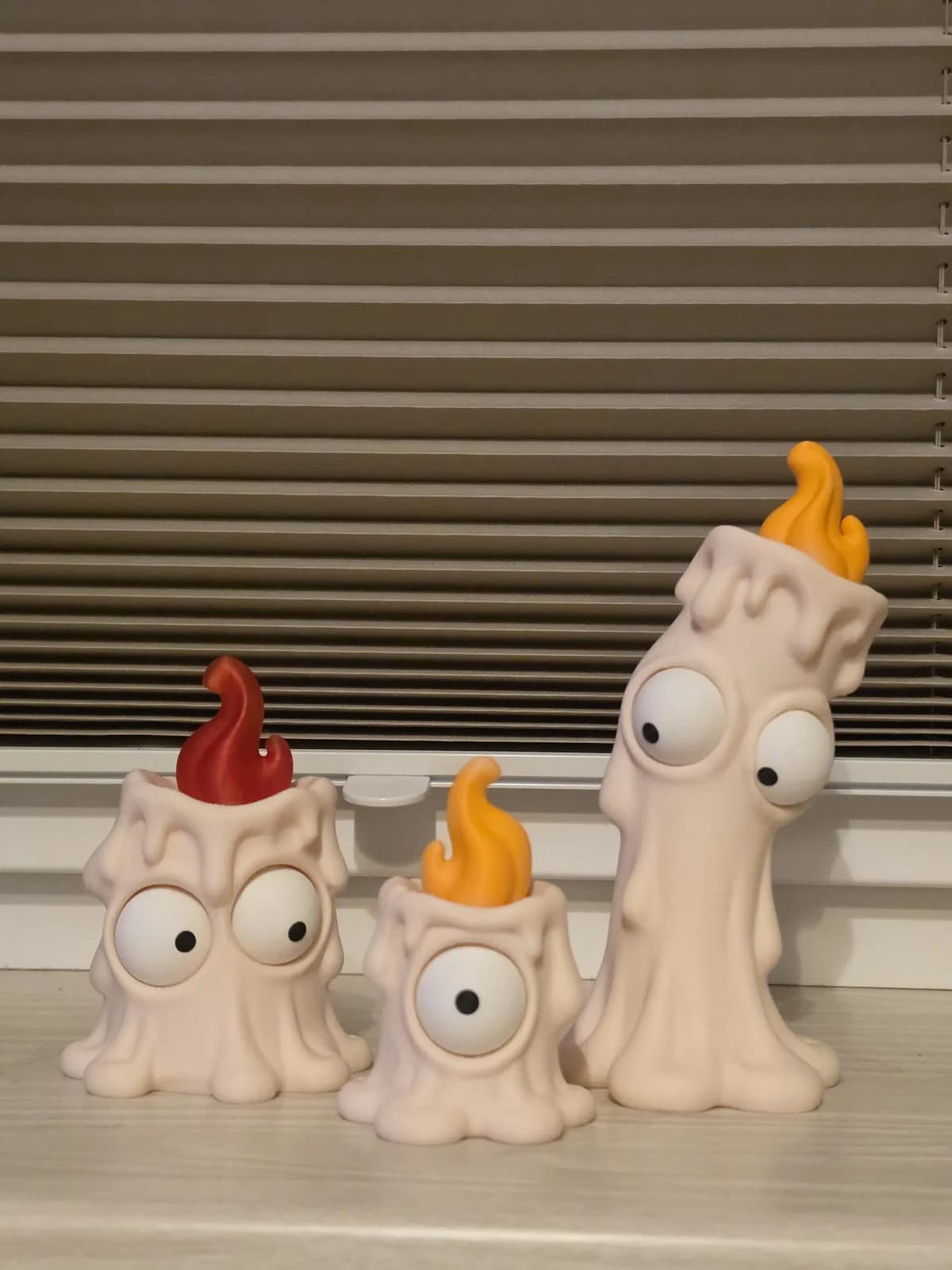 Kit 3 Velas Decorativas Olhos Móveis 17 cm Impressão 3D