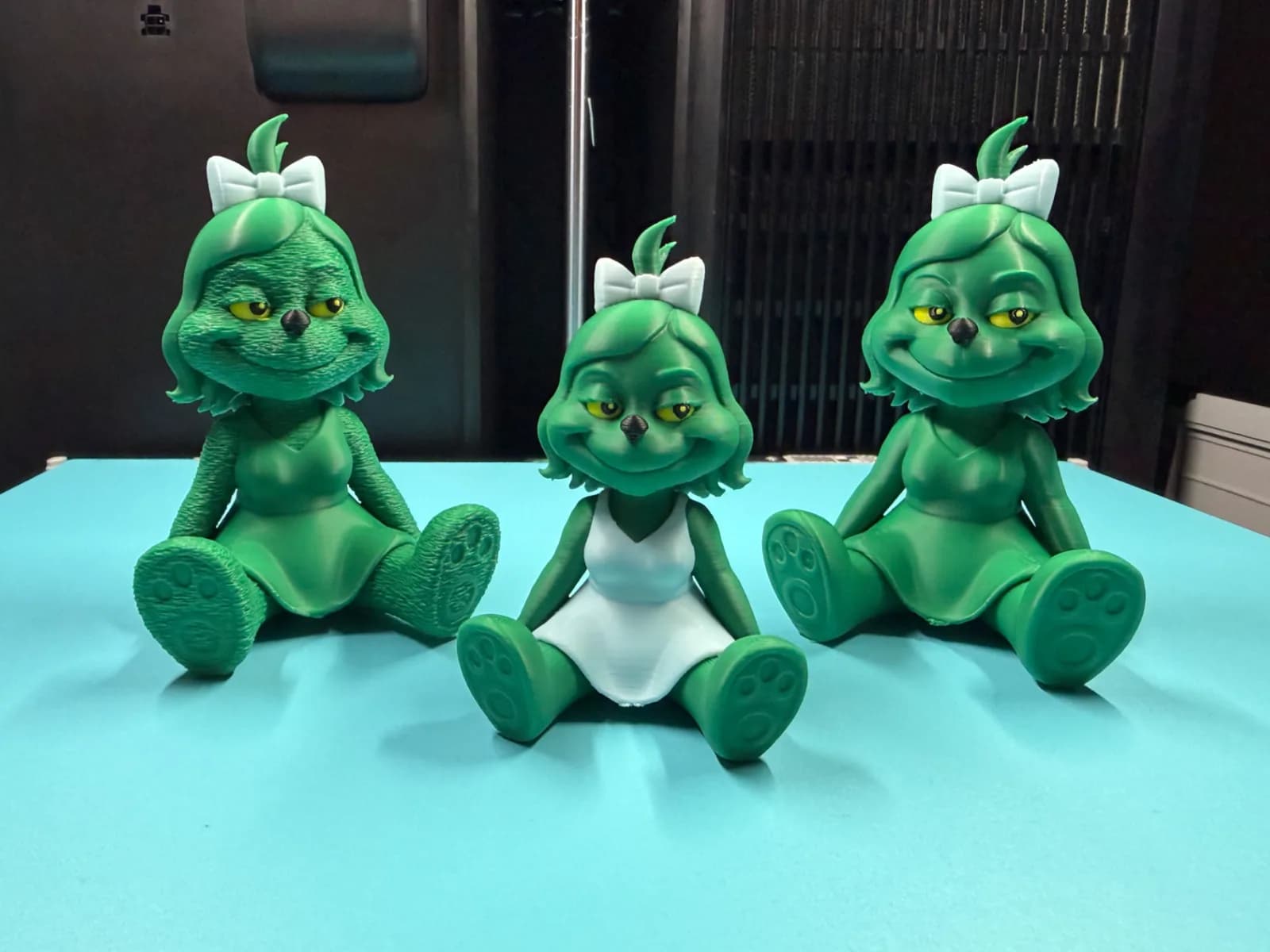 Estatueta Monstrinha Verde de Natal 10 cm Impressão 3D