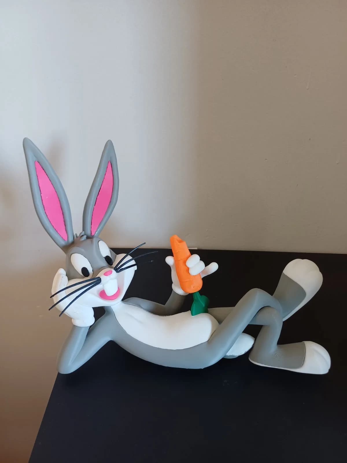 Boneco Pernalonga Looney Tunes com Cenoura 19 cm