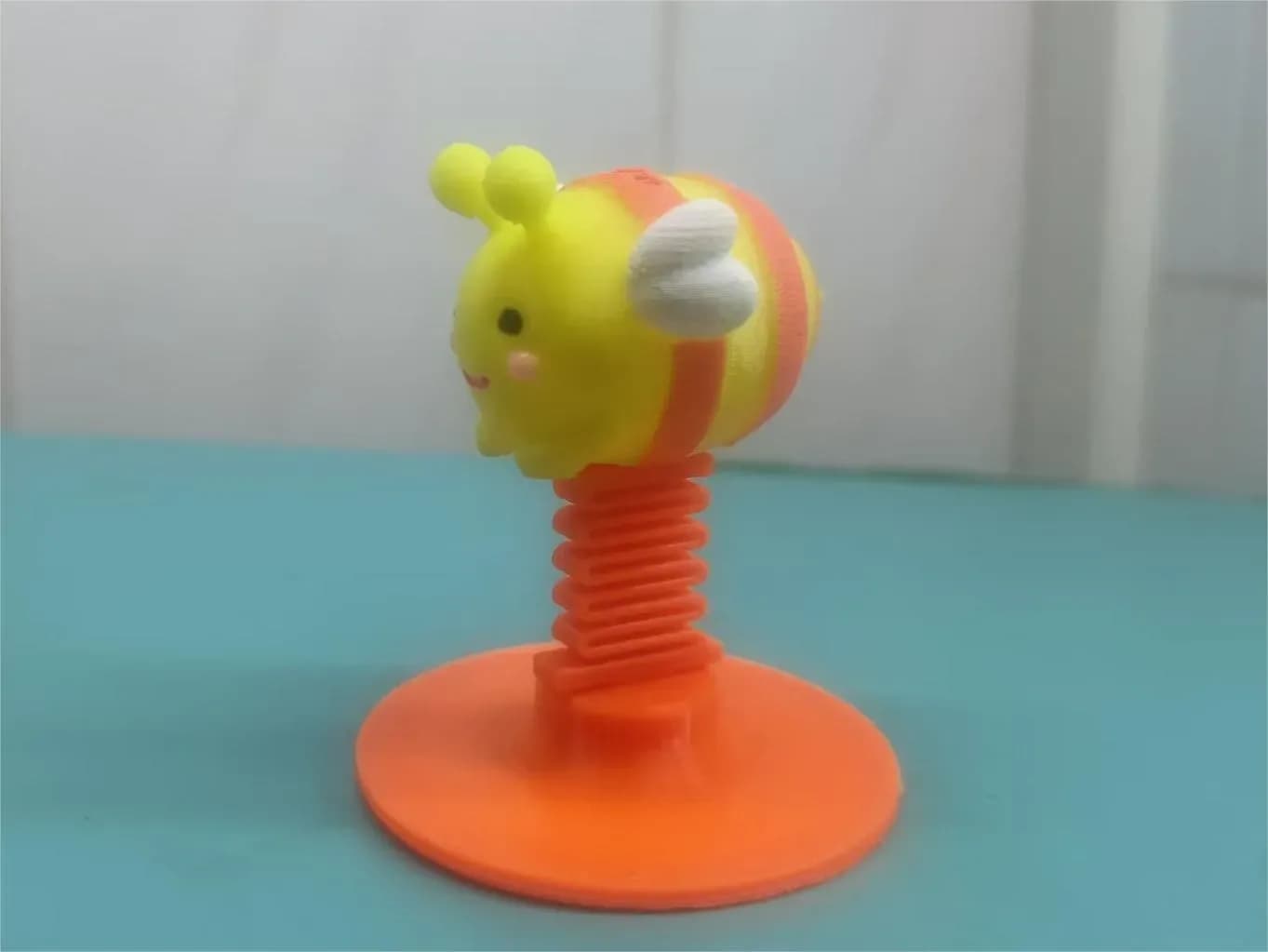 Enfeite Abelhinha de Mola Balançante Impressão 3D