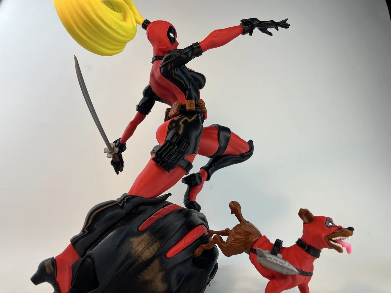 Estatueta Lady Deadpool em Ação Impressão 3D