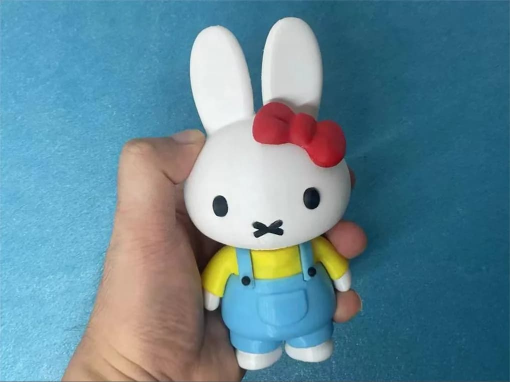 Estatueta Coelhinha Miffy de Macacão Impressão 3D