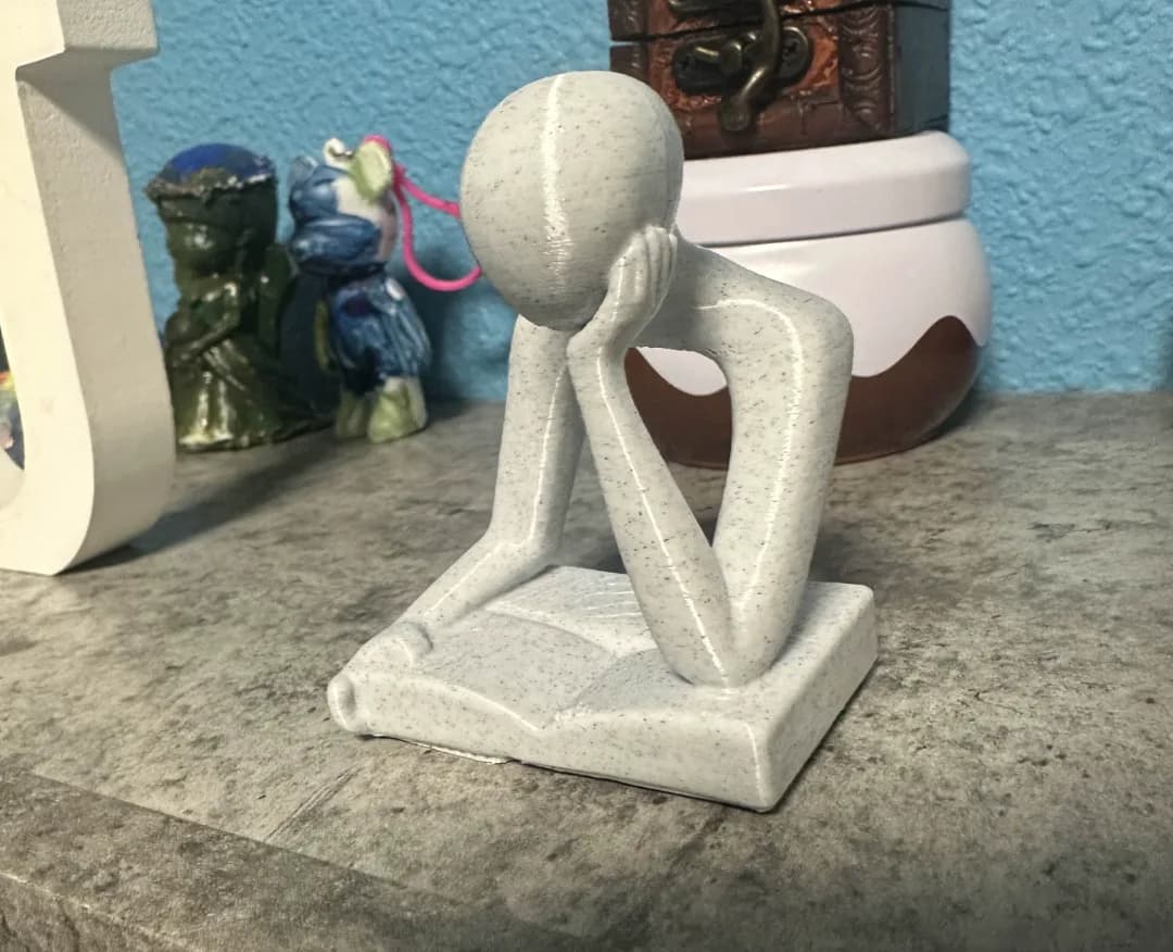 Estatueta Leitor Pensativo Minimalista Impressão 3D