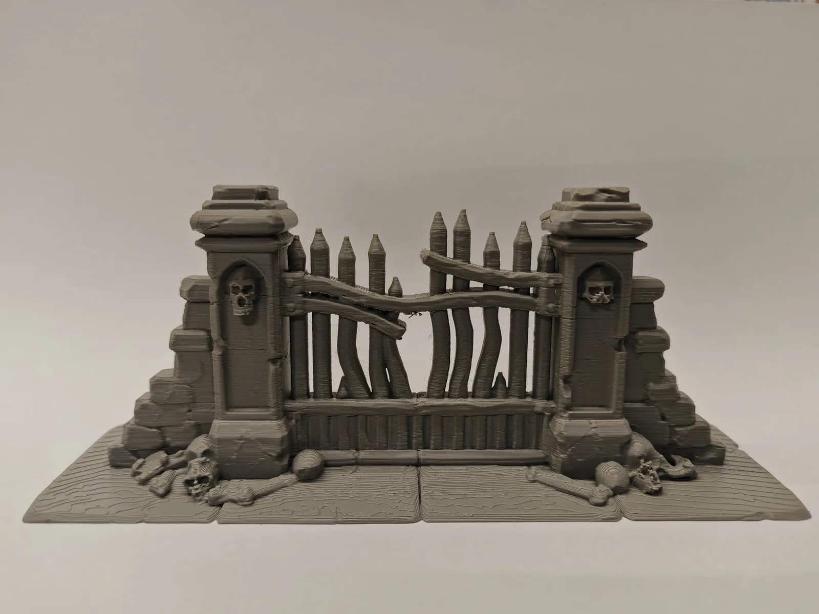 Cenário Portão de Cemitério em Ruínas Impressão 3D