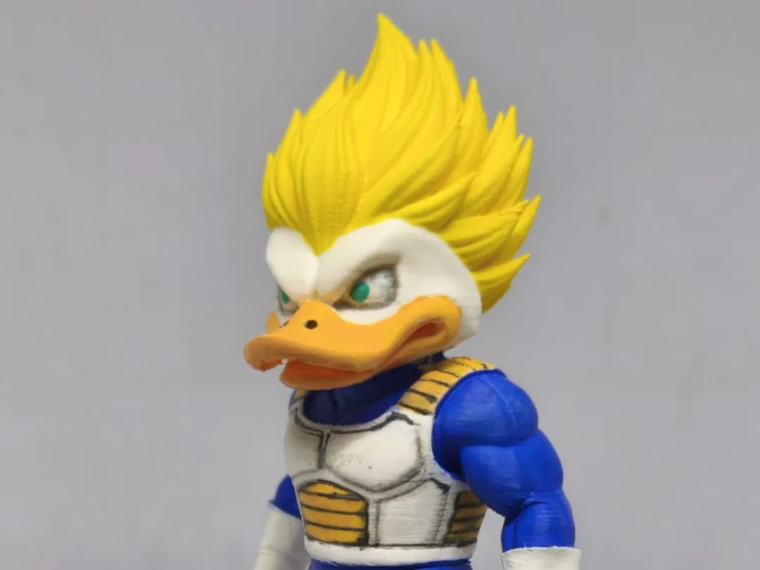 Estatueta Pato Guerreiro de Cabelo Espetado Impressão 3D