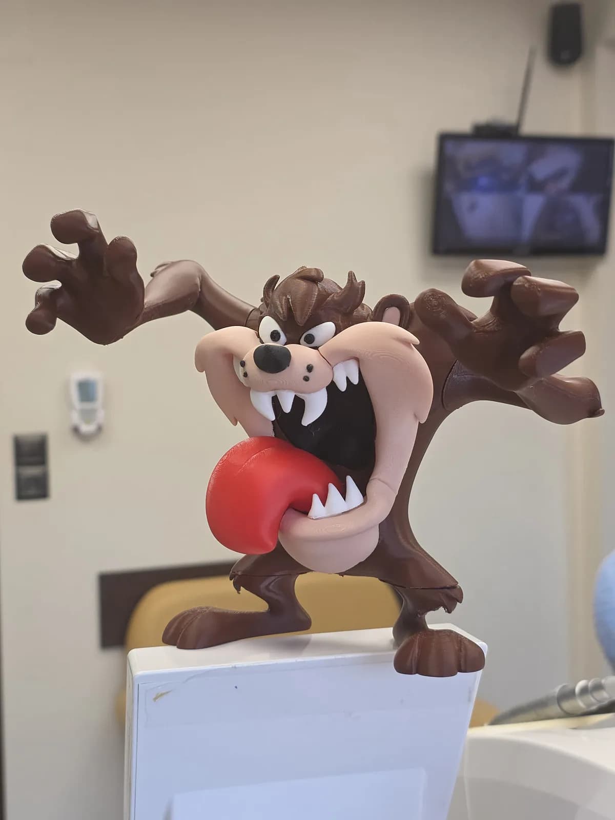 Estatueta Diabinho Marrom Furioso 19 cm Impressão 3D