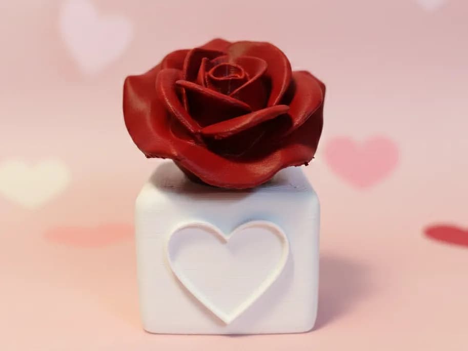 Escultura Rosa Eterna com Coração Impressão 3D