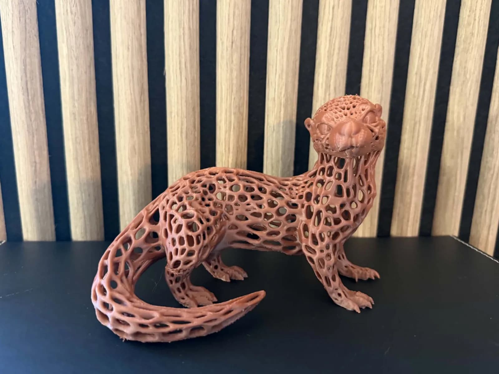 Escultura Lontra Voronoi Vazada Impressão 3D