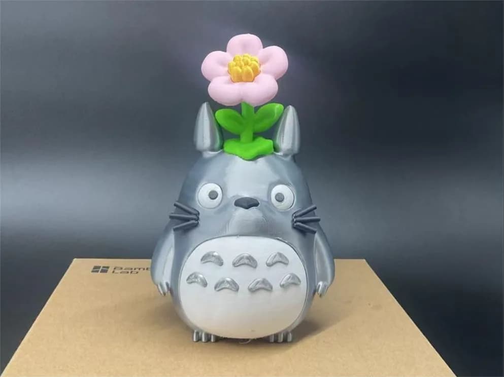 Boneco Totoro Studio Ghibli com Flor