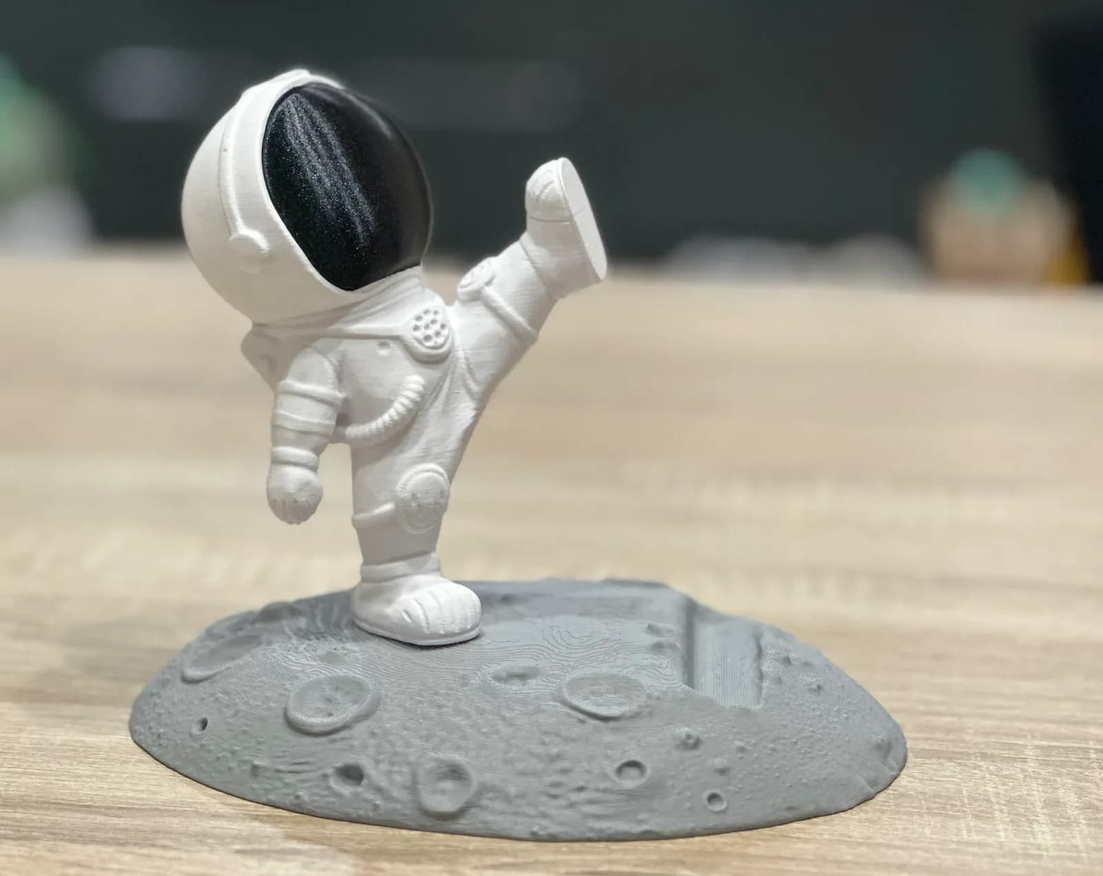 Suporte de Celular Astronauta na Lua Impressão 3D
