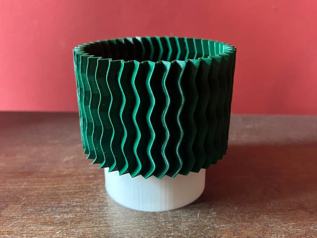 Vaso Moderno Ondulado com Fundo Duplo 10 cm Impressão 3D